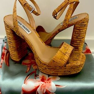 Lessa Platform Ankle Strapped Sandels. Steve Madden size 7M 4 3/4” heels